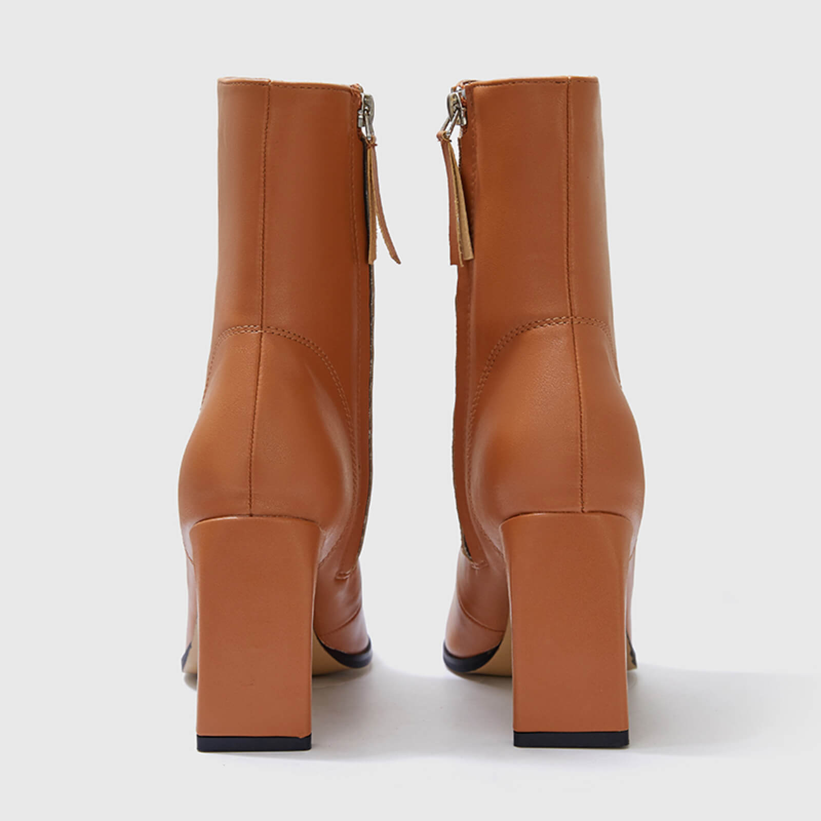 Botines elegantes con cordones y tacón de bloque fino 