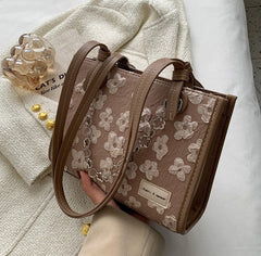 Bolso tote con estampado floral y cadenas de flores