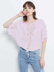 Blusa de crochet de encaje blanco con nudo anudado